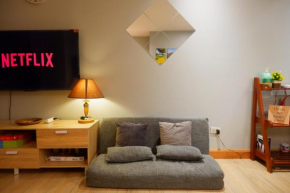Cozy Condo with Fast WiFi, Private Balcony, Pool and Gym